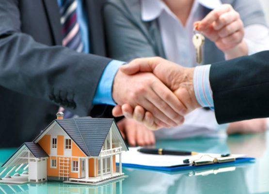 WHAT IS A MORTGAGE BROKER, AND SHOULD YOU USE ONE?